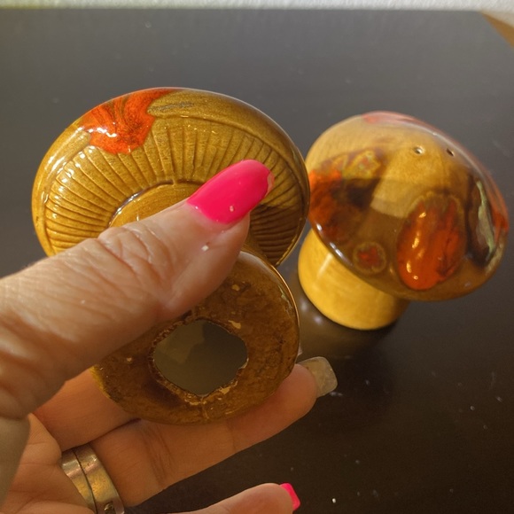 Vintage 60’s Groovy Glazed Mushroom Salt & Pepper Shaker Set, Art Deco , MCM - Picture 5 of 7